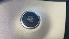 Volvo XC40 2.0 B4P Ultimate Dark 5dr Auto Petrol Estate